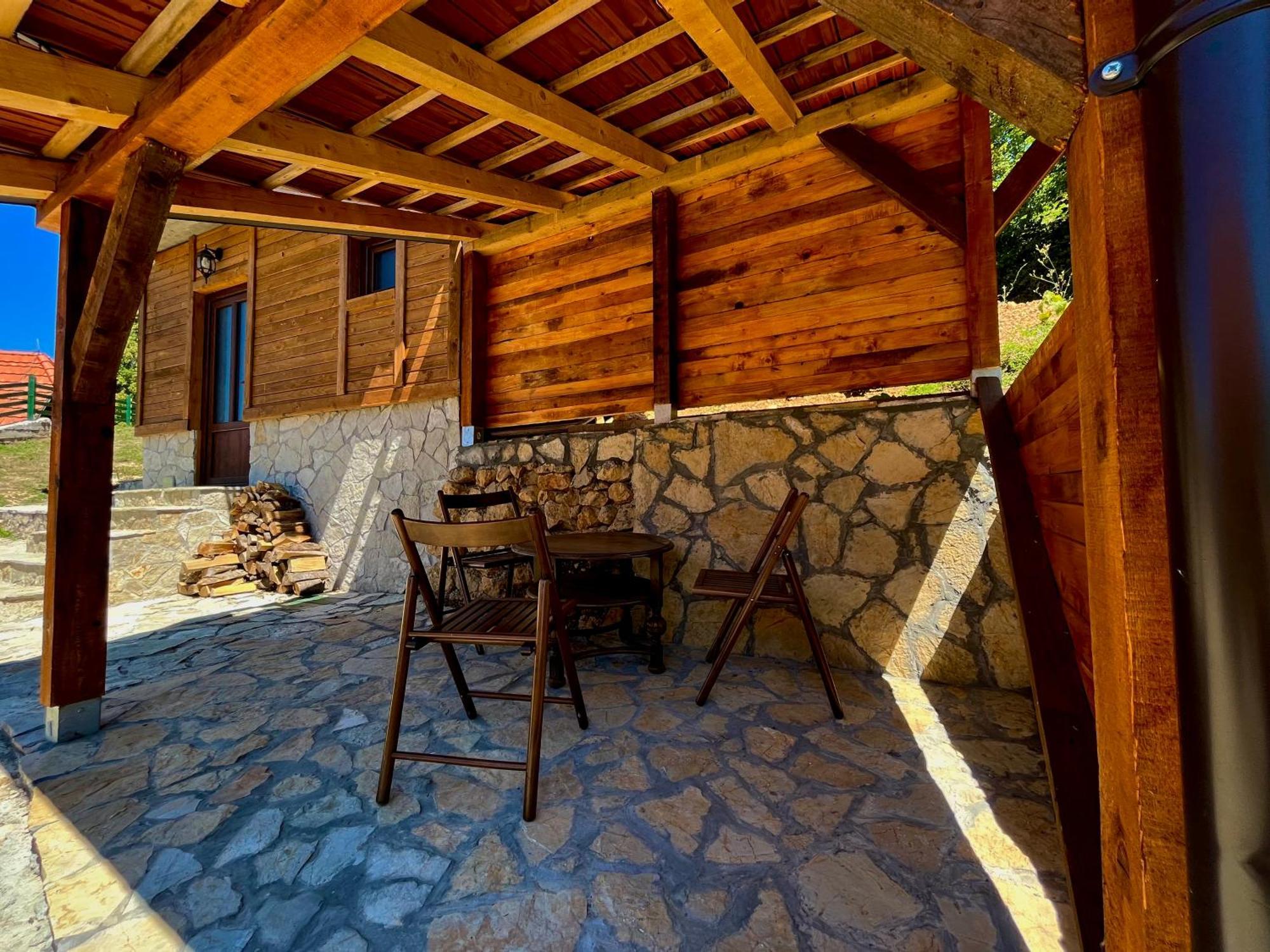 Case de vacanță Zaovinski Cardaci